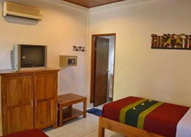 Flamboyan Hotel Kuta Lombok Esterno foto