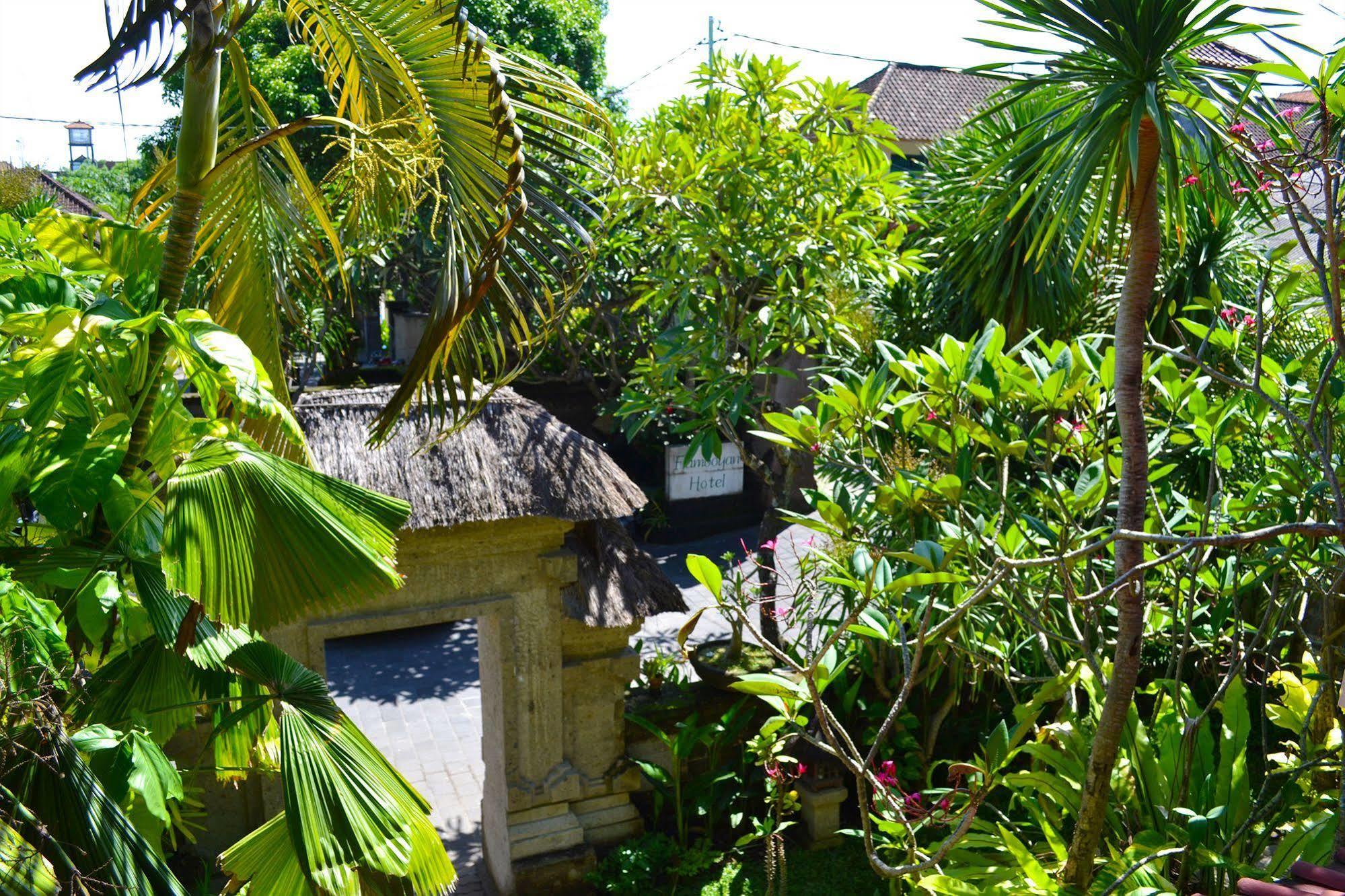 Flamboyan Hotel Kuta Lombok Esterno foto